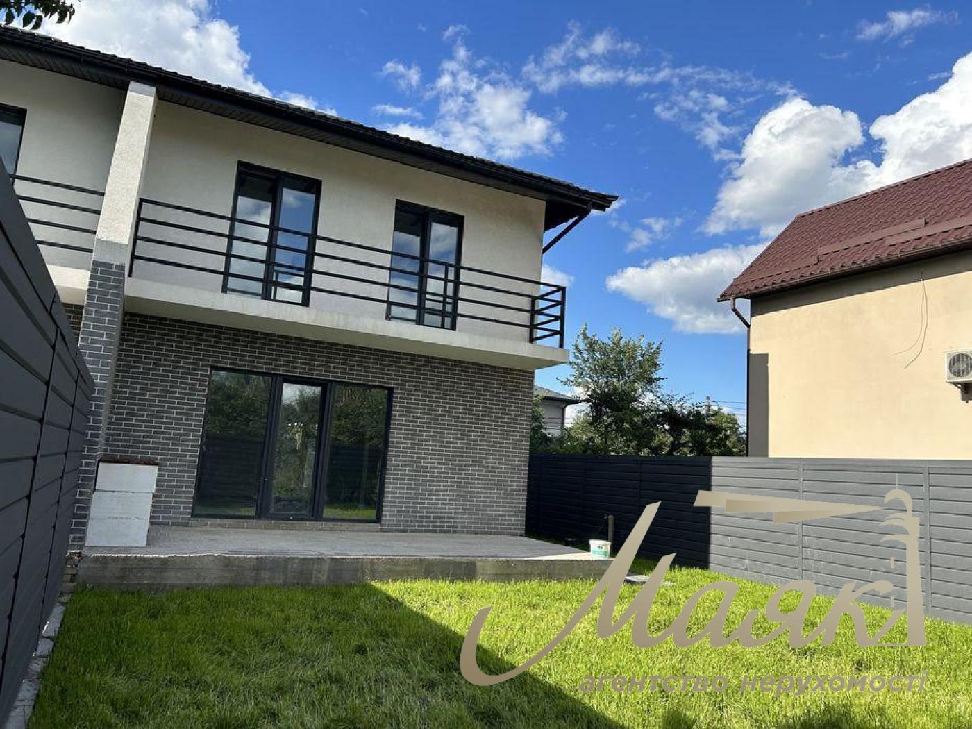 Продаж 2-х поверхового будинку 160 кв.м. Дарницький район. Біля метро і річки.