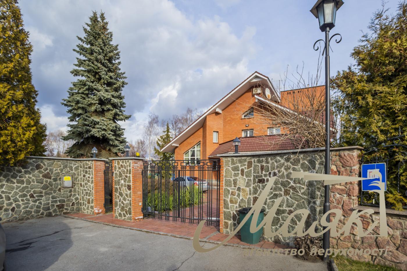 Sale of a house in the residential complex "Golden Gate", Kozin village.