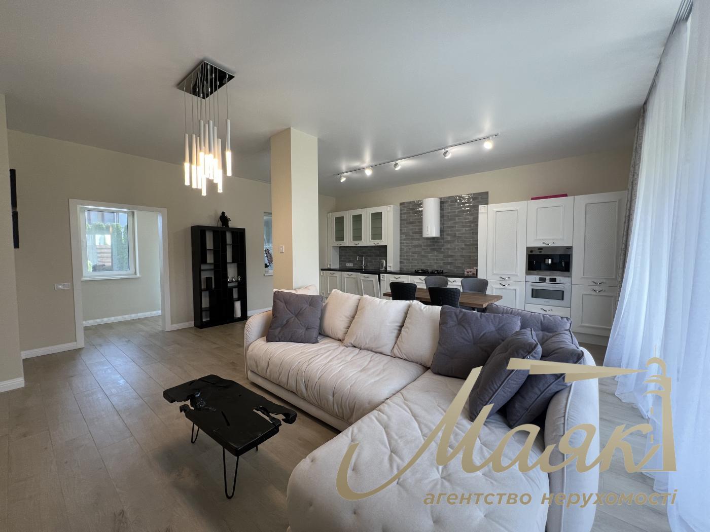 Rent 3-storey duplex 270m2, Kozin