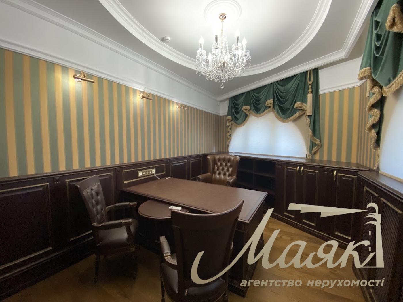 Sale of office 264 m2 in the center of Kyiv, Trehsvyatitelskaya street