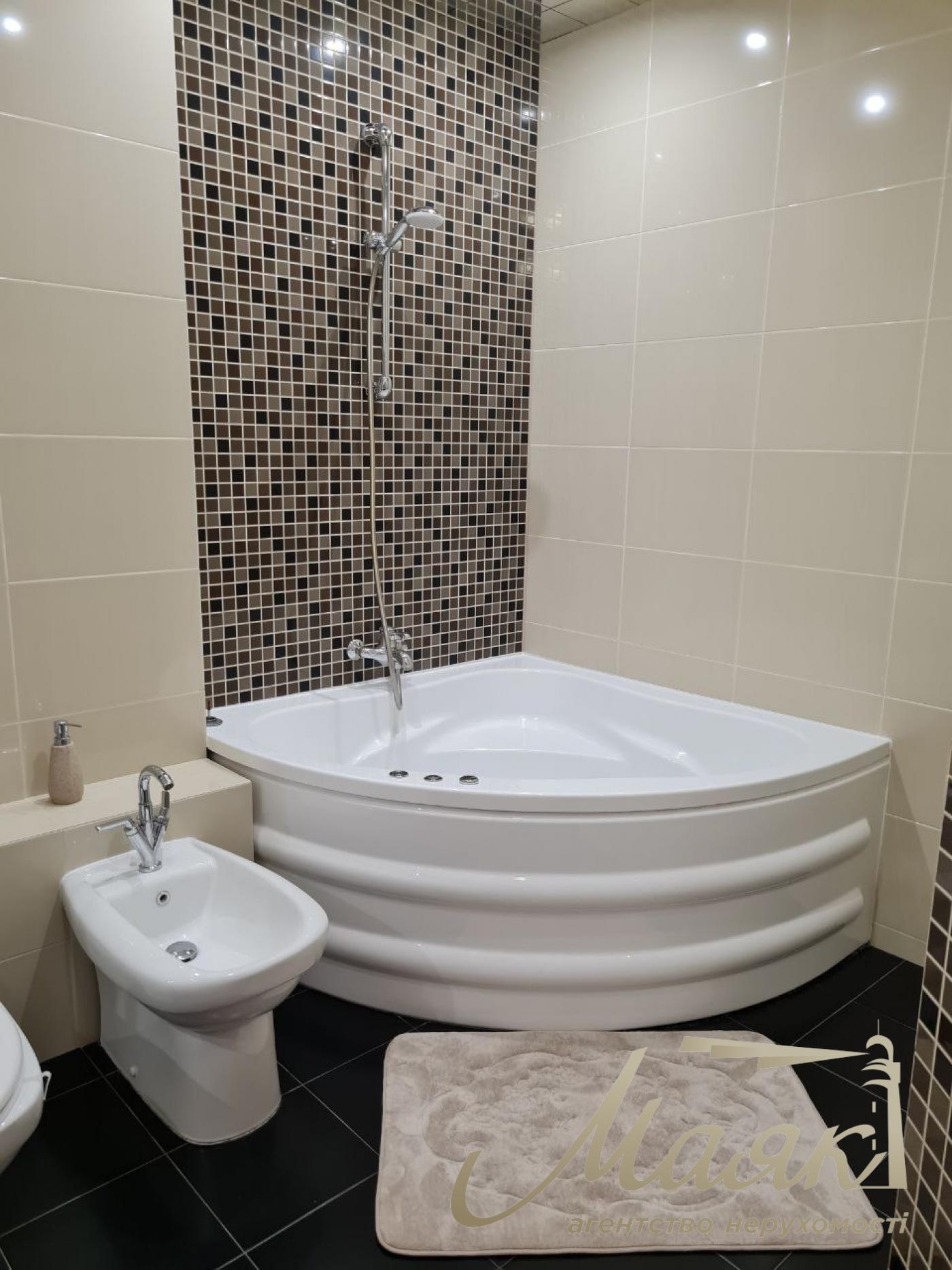 Rent 3-room apartment (140 sq. m.) Demievka, Saperno-Slobodskaya st. 22