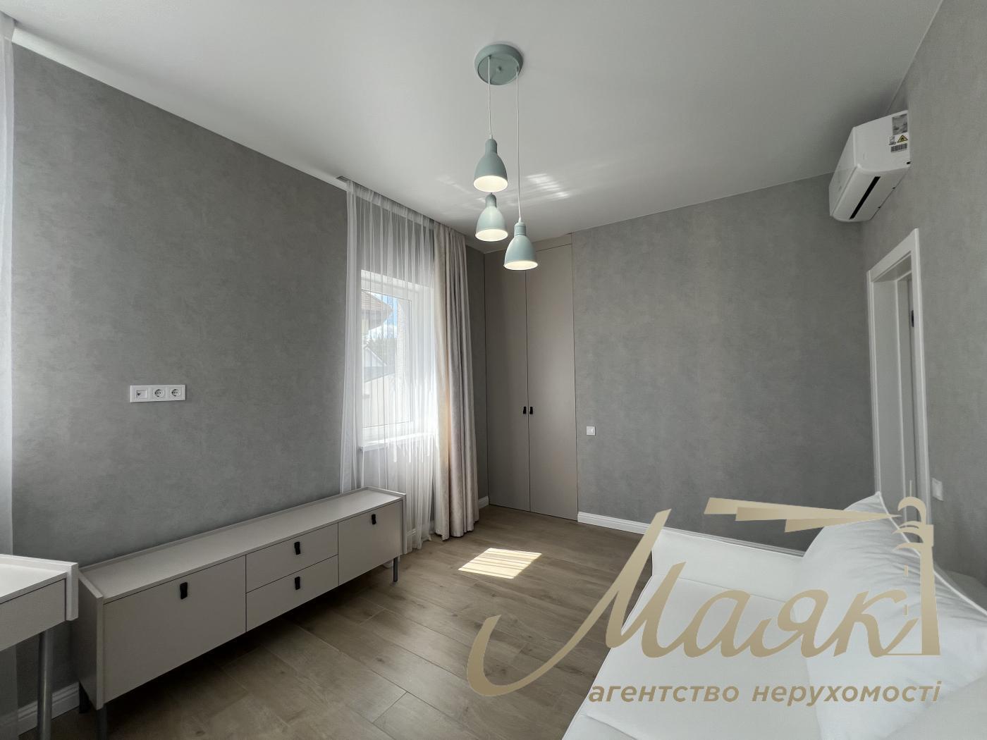 Rent 3-storey duplex 270m2, Kozin
