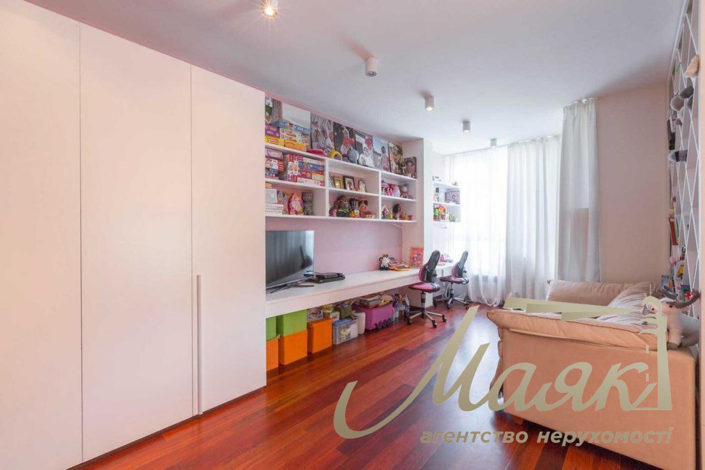 Sale of 4-room apartment, Kudryashova street 20, Vremena Goda residential complex, Solomensky district!