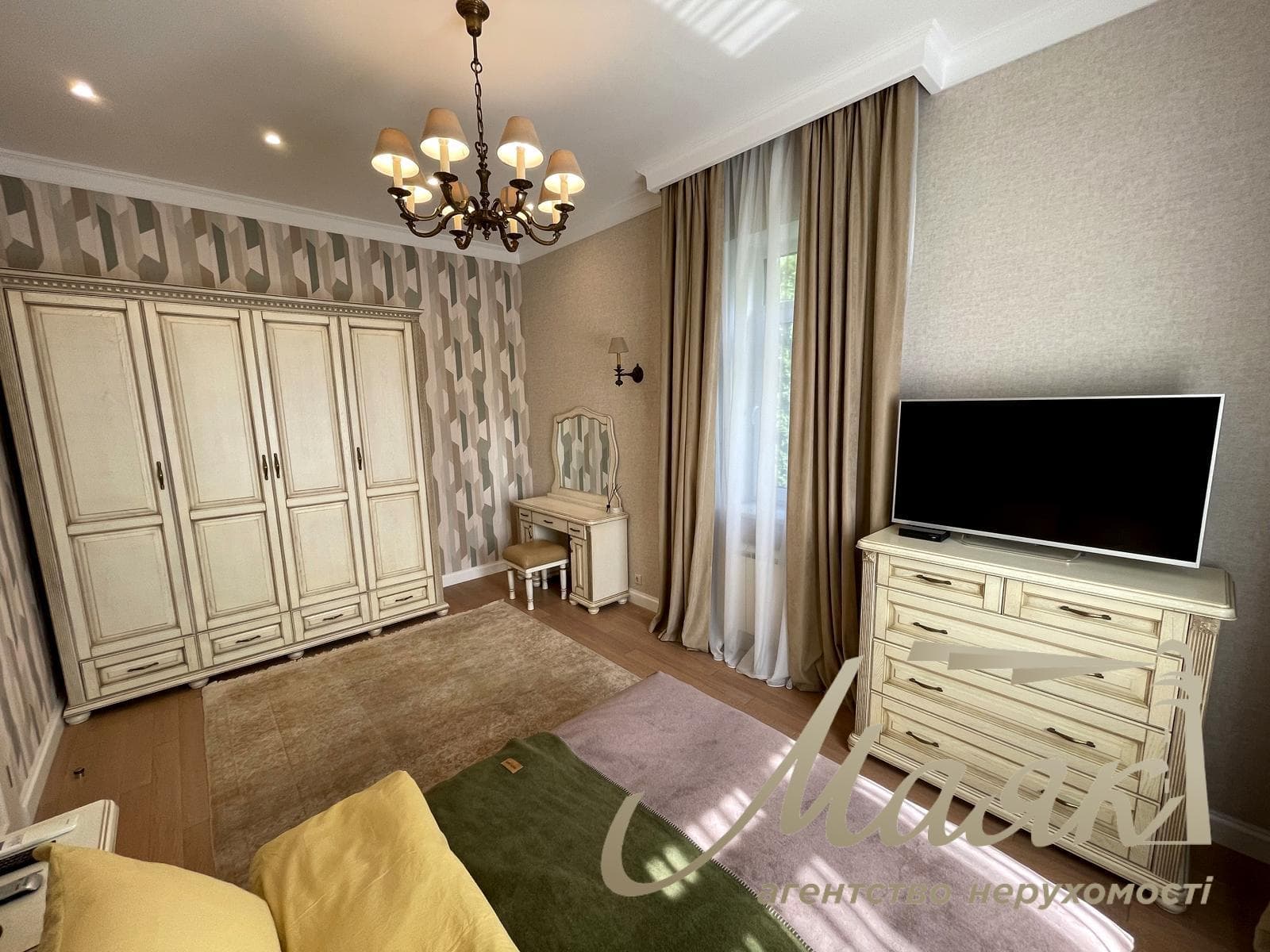 Продаж будинку 470м2 з новим басейном у Козині/Конча Заспа, КМ Montana Village, Обухівський напрямок, Київська область 12 соток землі.