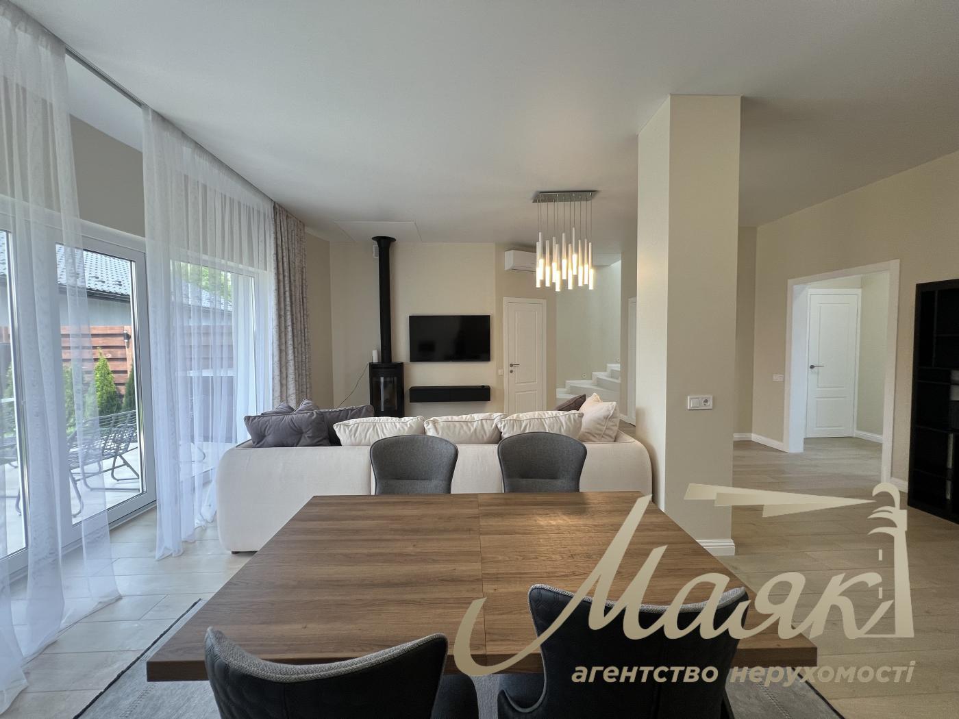 Rent 3-storey duplex 270m2, Kozin