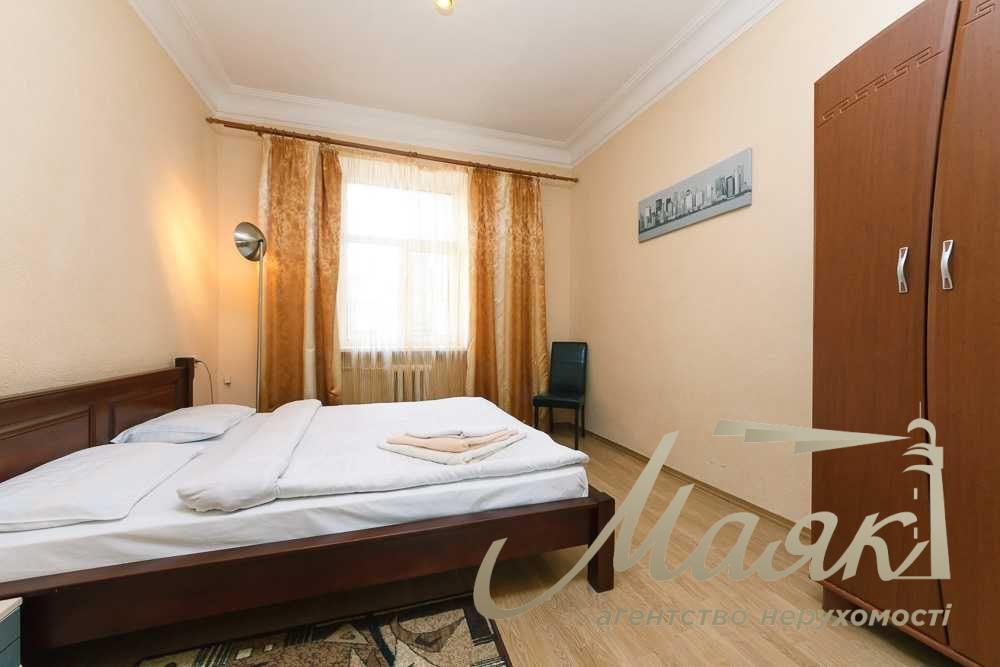 Rent 3-room apartment st. Khreshchatyk, TSUM