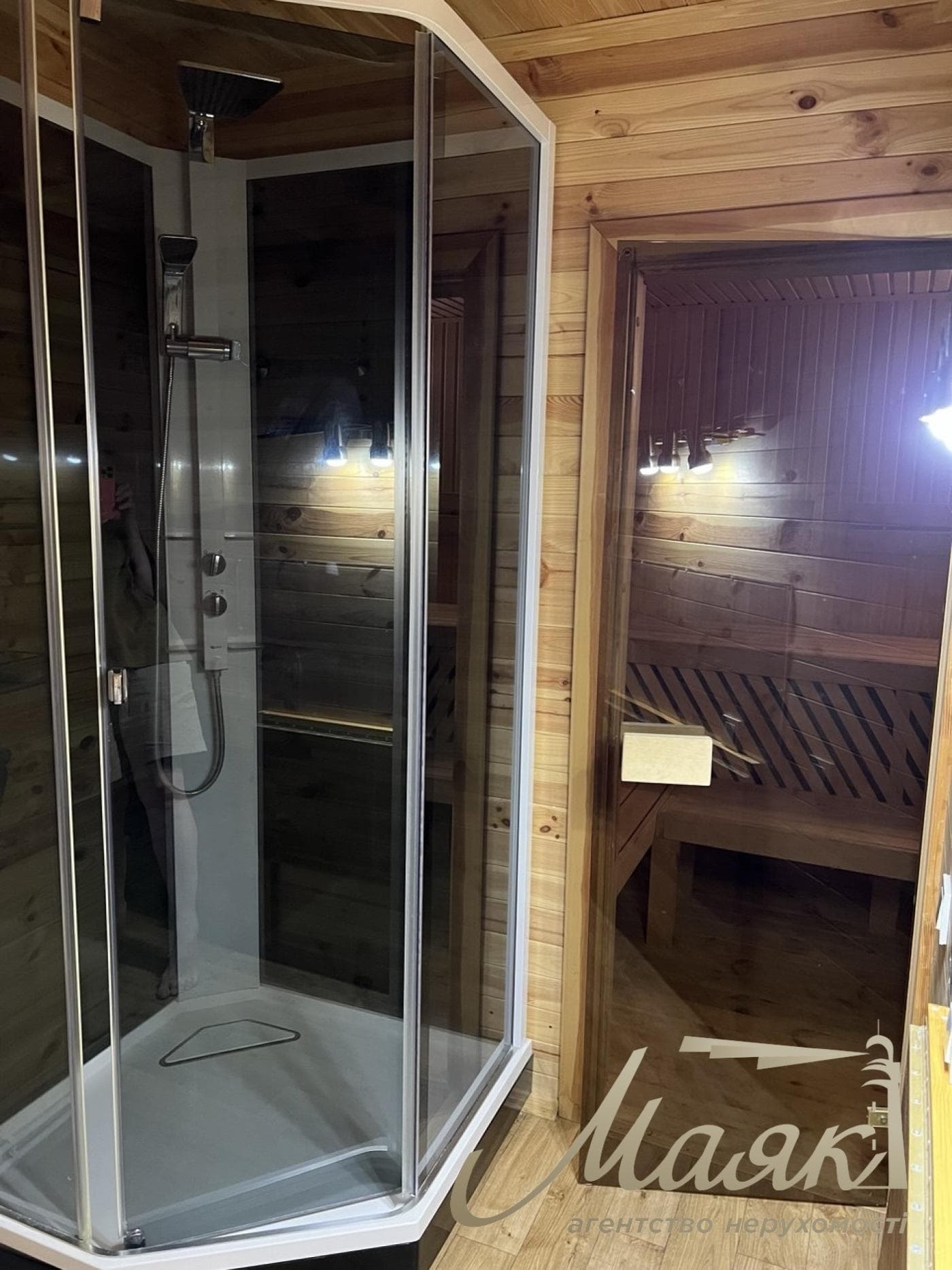 Продаж будинку на воді площею 200 м², 7 соток, Рів'єра-Золоче, Бориспільський район