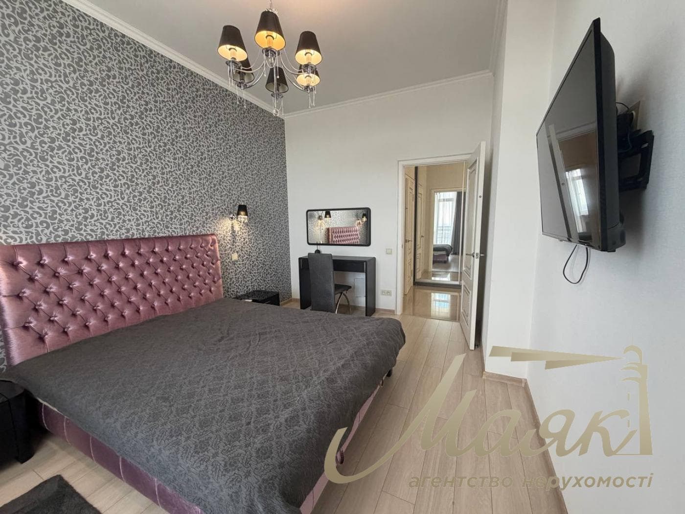 2-room apartment for rent in the Panorama residential complex in Pechersk, at 44-A Konovaltsa Street.