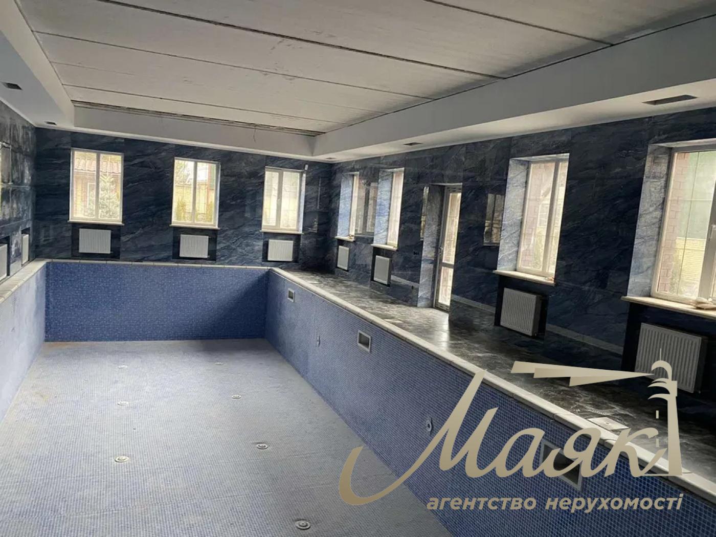 Оренда триповерхового будинку в котеджному містечку "Монтана-Вилич". Козин.