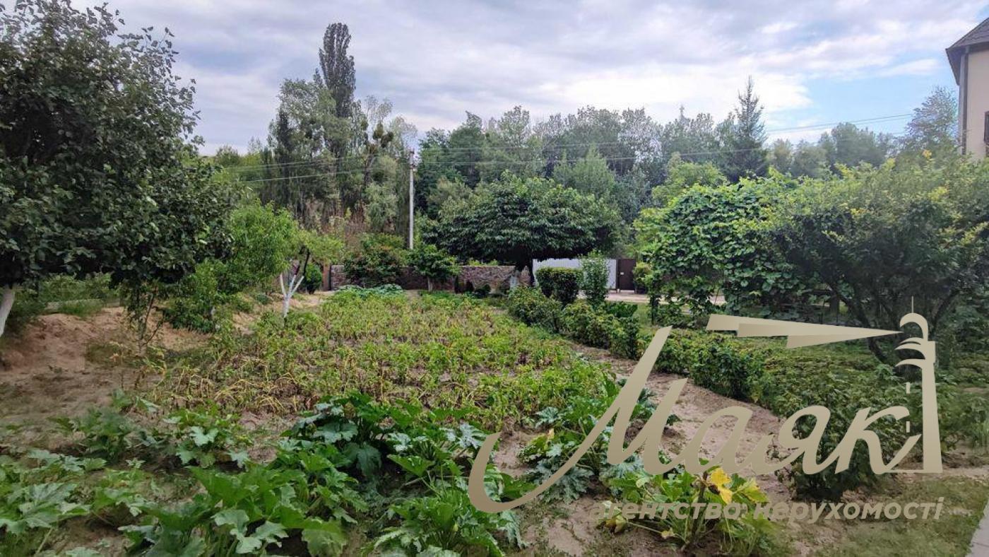 Продаж 3х-поверхового будинку, загальна площа 388 кв. м. Хотів, Києво-Святошинський район, Київська область.