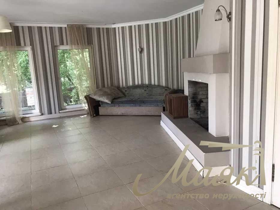 Оренда будинку 1 390 м2 у Голосіївському районі.