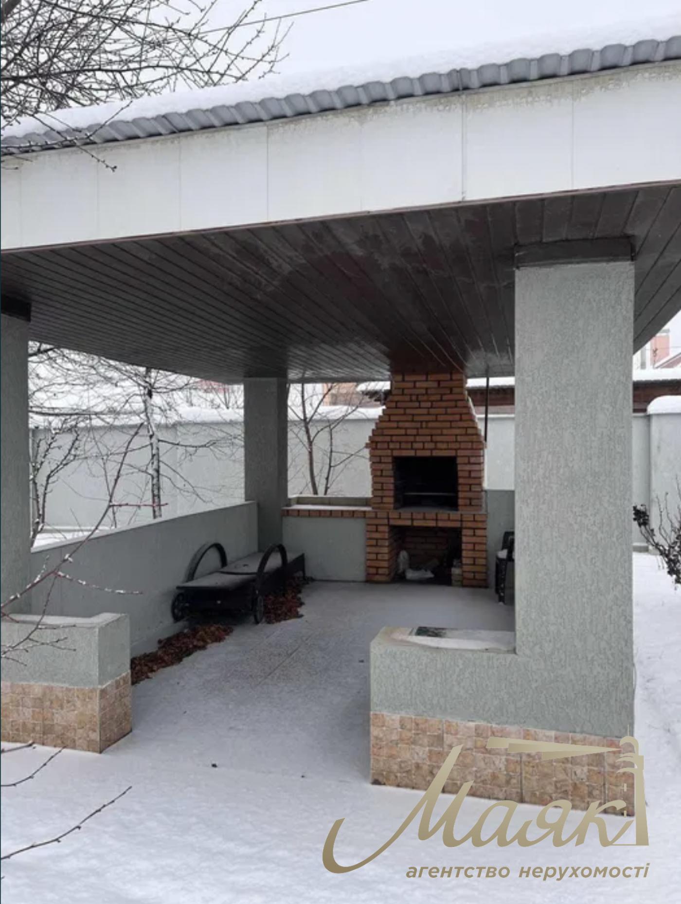 Продаж 2-х поверхового будинку 250 м², Хотів