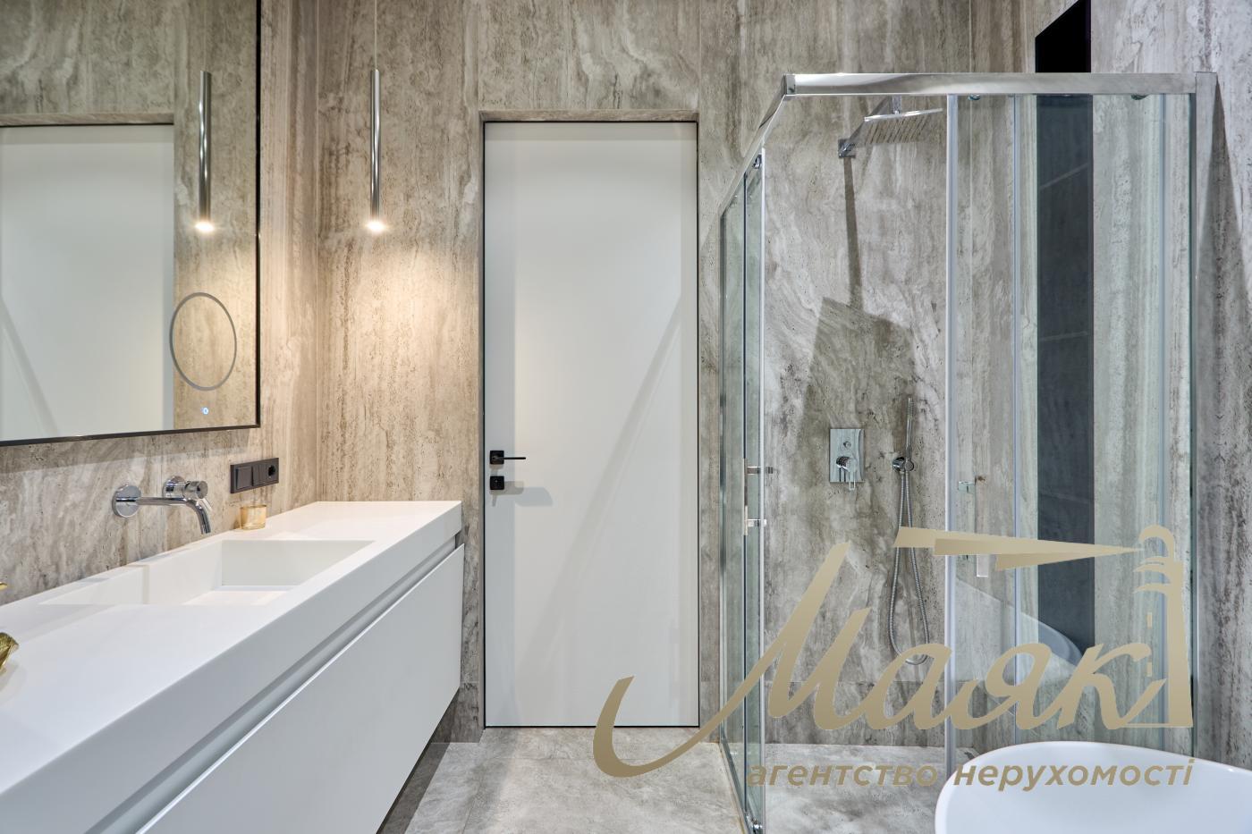 Rent 5-room apartment LCD Novopecherskie Lipki, Verkhoglyada street (Dragomirov)