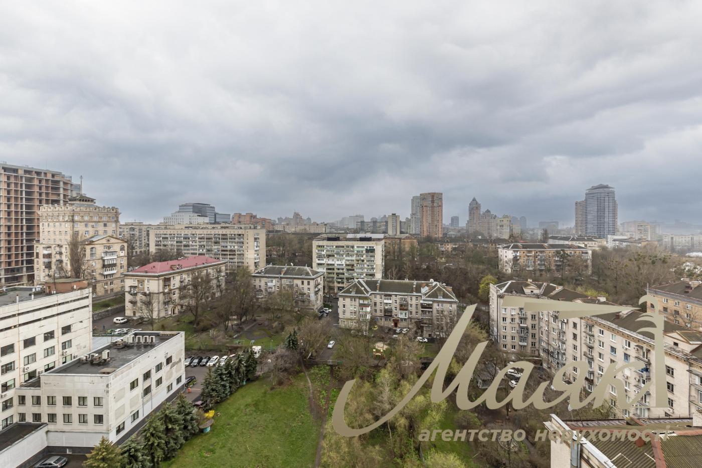 Продажа квартиры 200м2 в центре Кловский спуск, 7