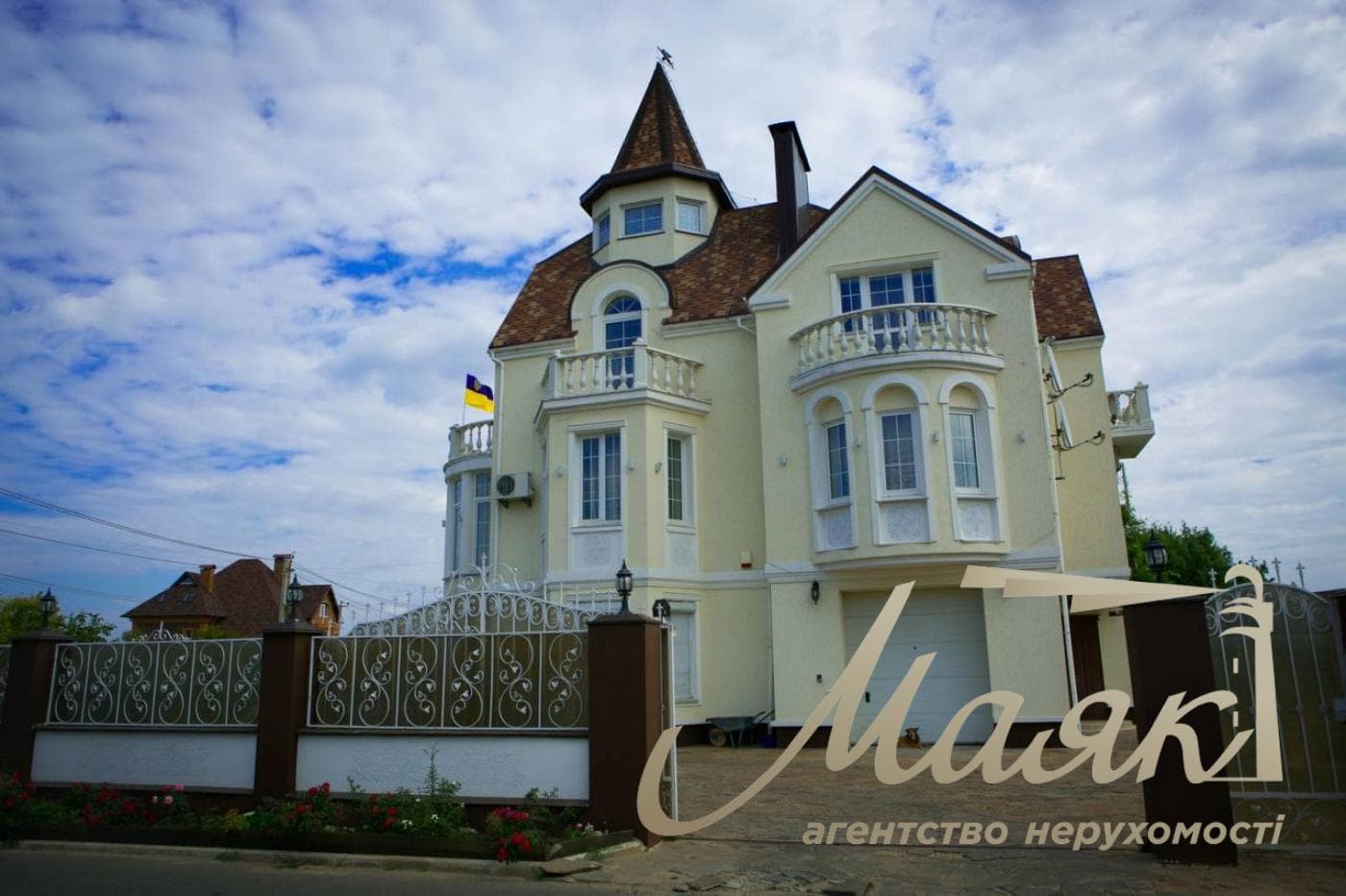 Продаж преміального 3х-поверхового будинку 350 м² у Гореничі, Бучанський район, Київська область