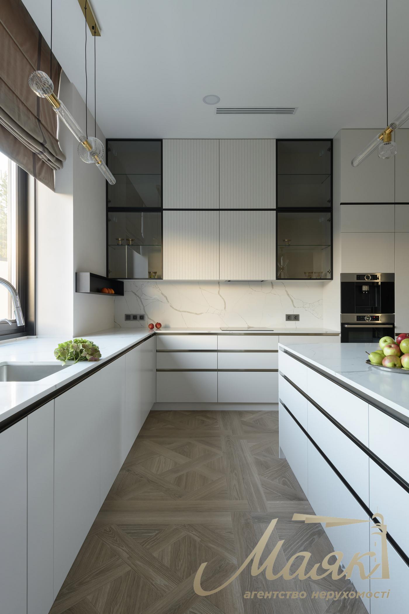 Продаж Будинку, Козин