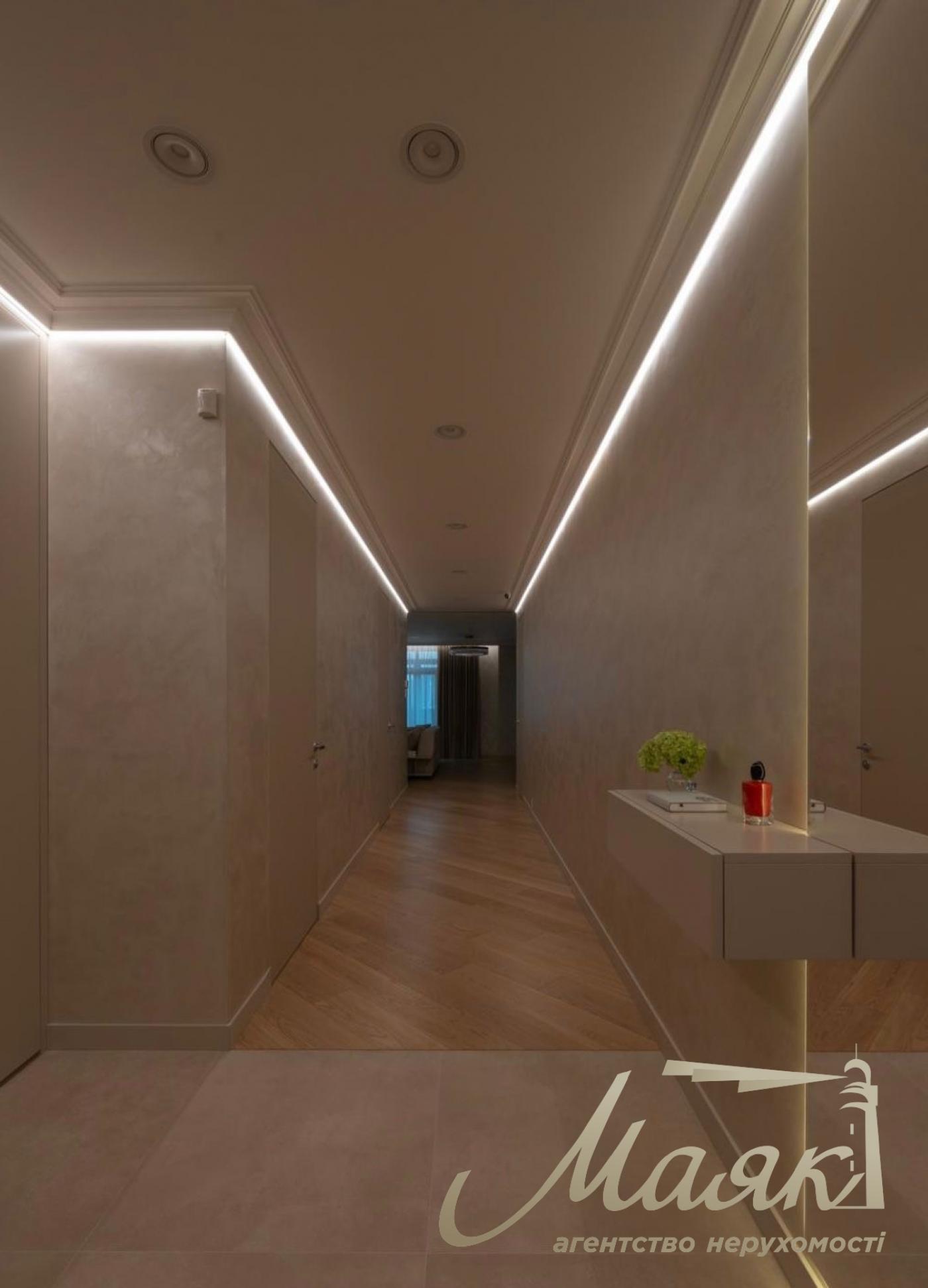 Продаж квартири в ЖК Да Вінчі, вул. Олеся Гончара 35, історичний центр Києва