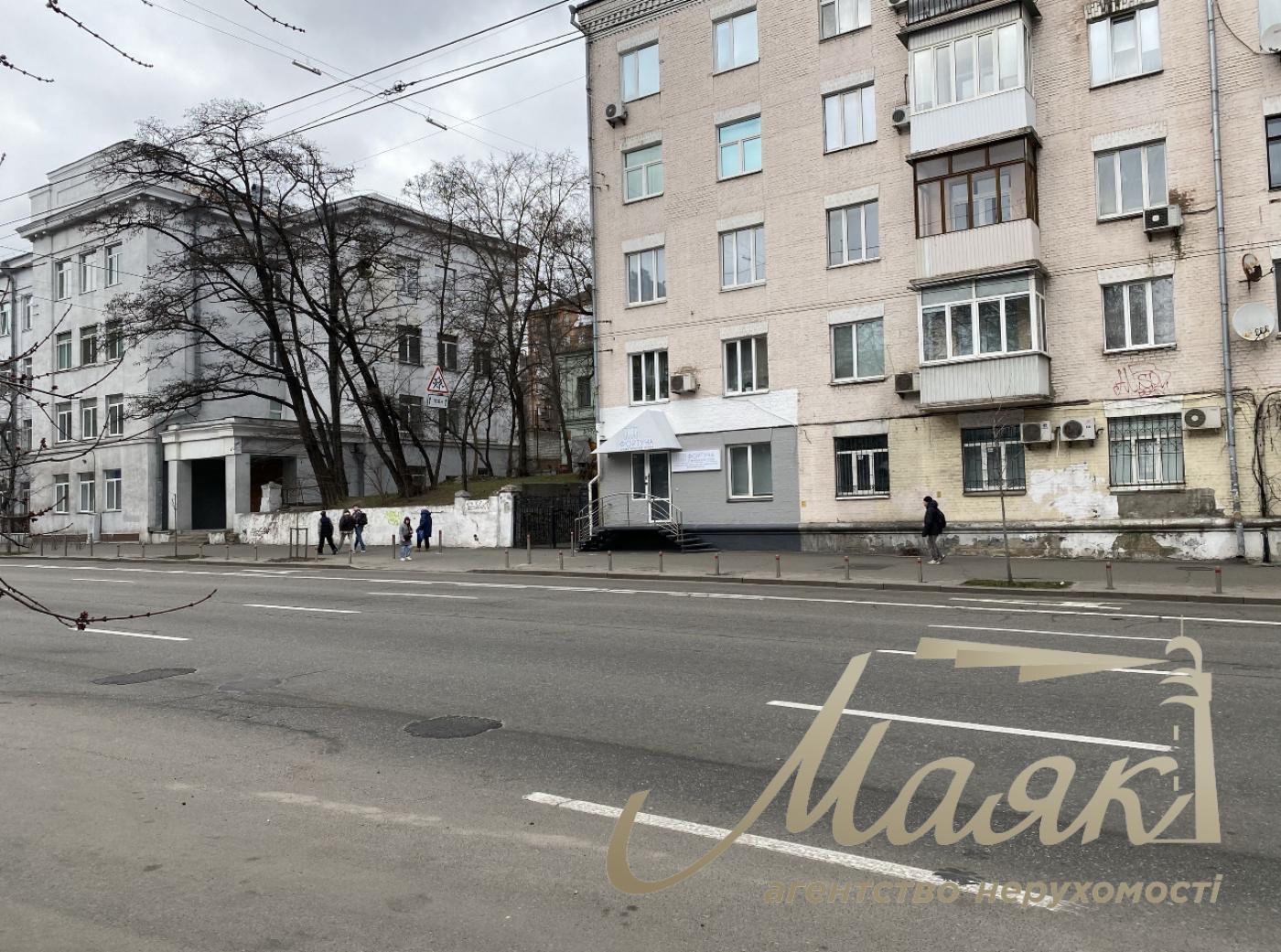 Sale of facade premises with tenant 72m2, Saksaganskogo st., Kyiv center