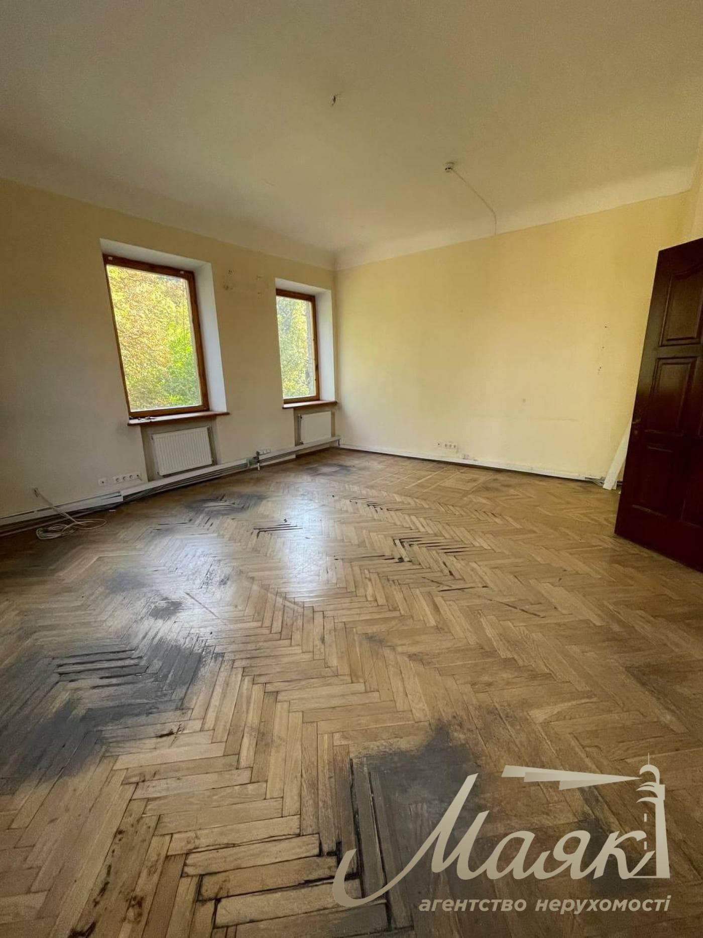 Продаж окремої будівлі, вул. Кирилівська