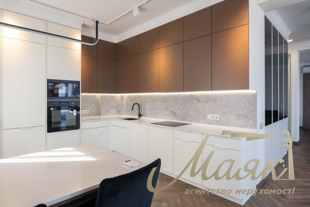 Rent two-storey penthouse with terrace in Pecherskaia