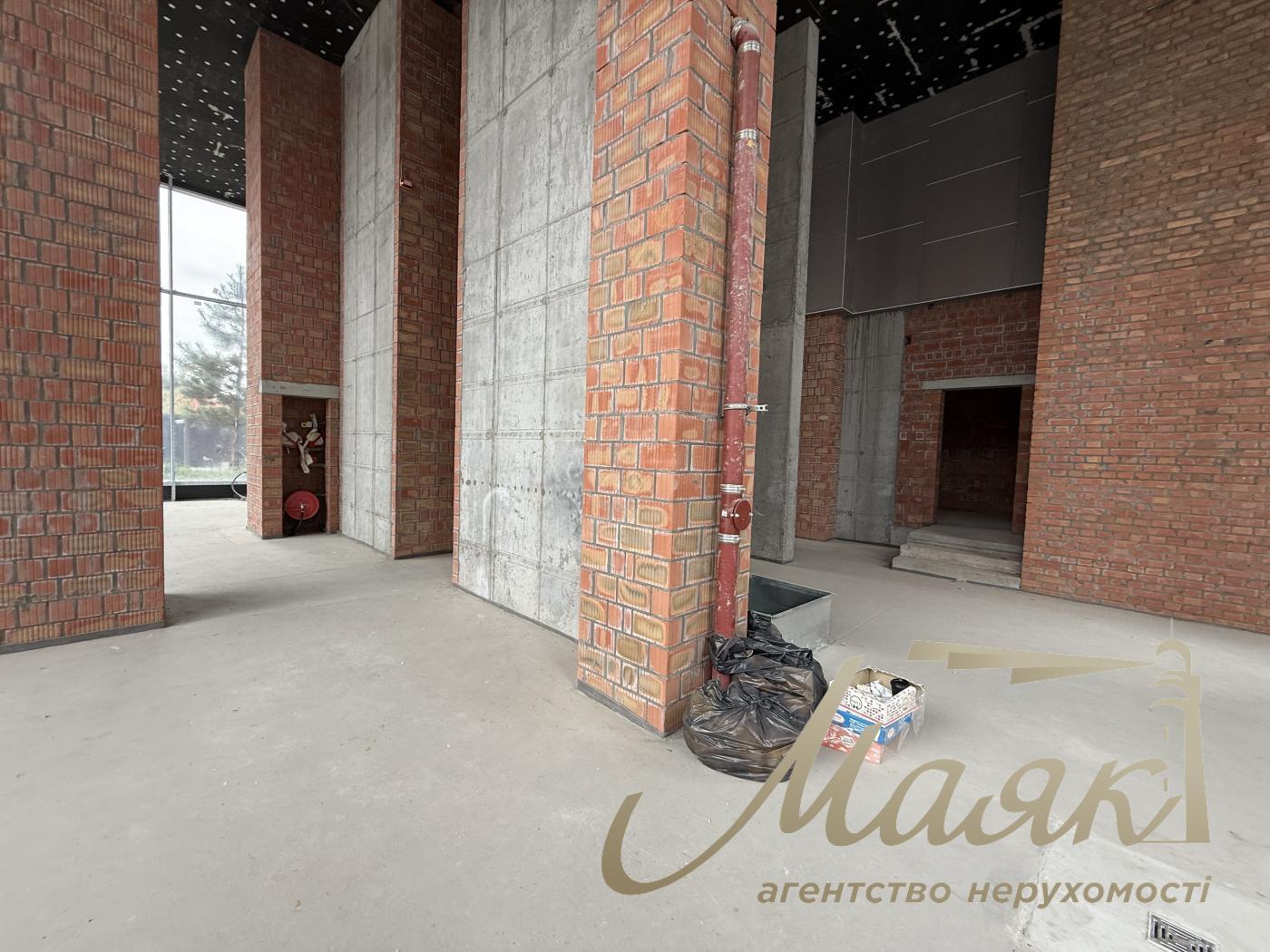 Продажа фасадного коммерческого помещения 244 м² в UNIT.Home, ул. Гарета Джонса/Семьи Хохловых, Шевченковский район.