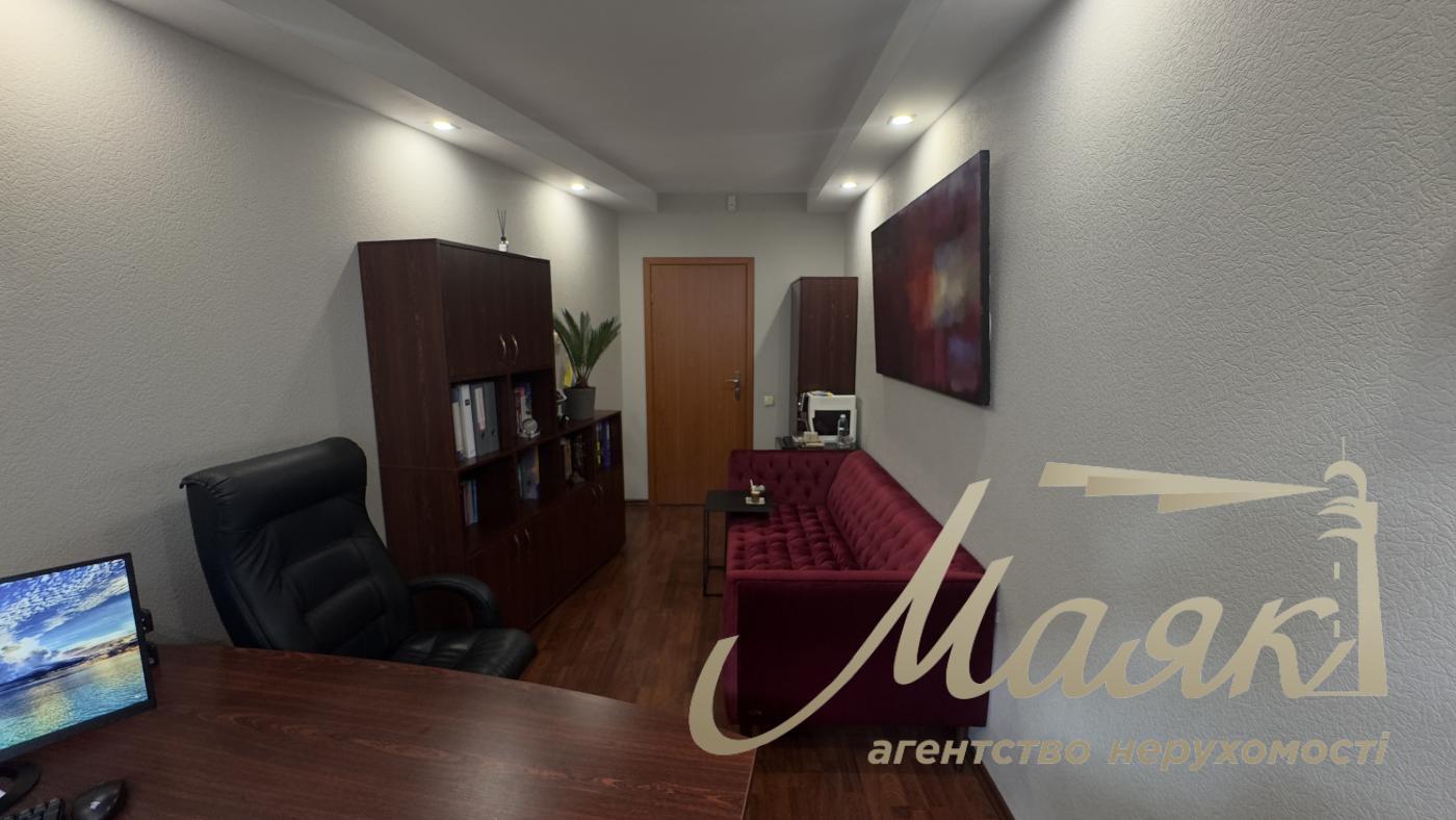 Аренда офиса 42.5 м2 на Саксаганского, в Центре