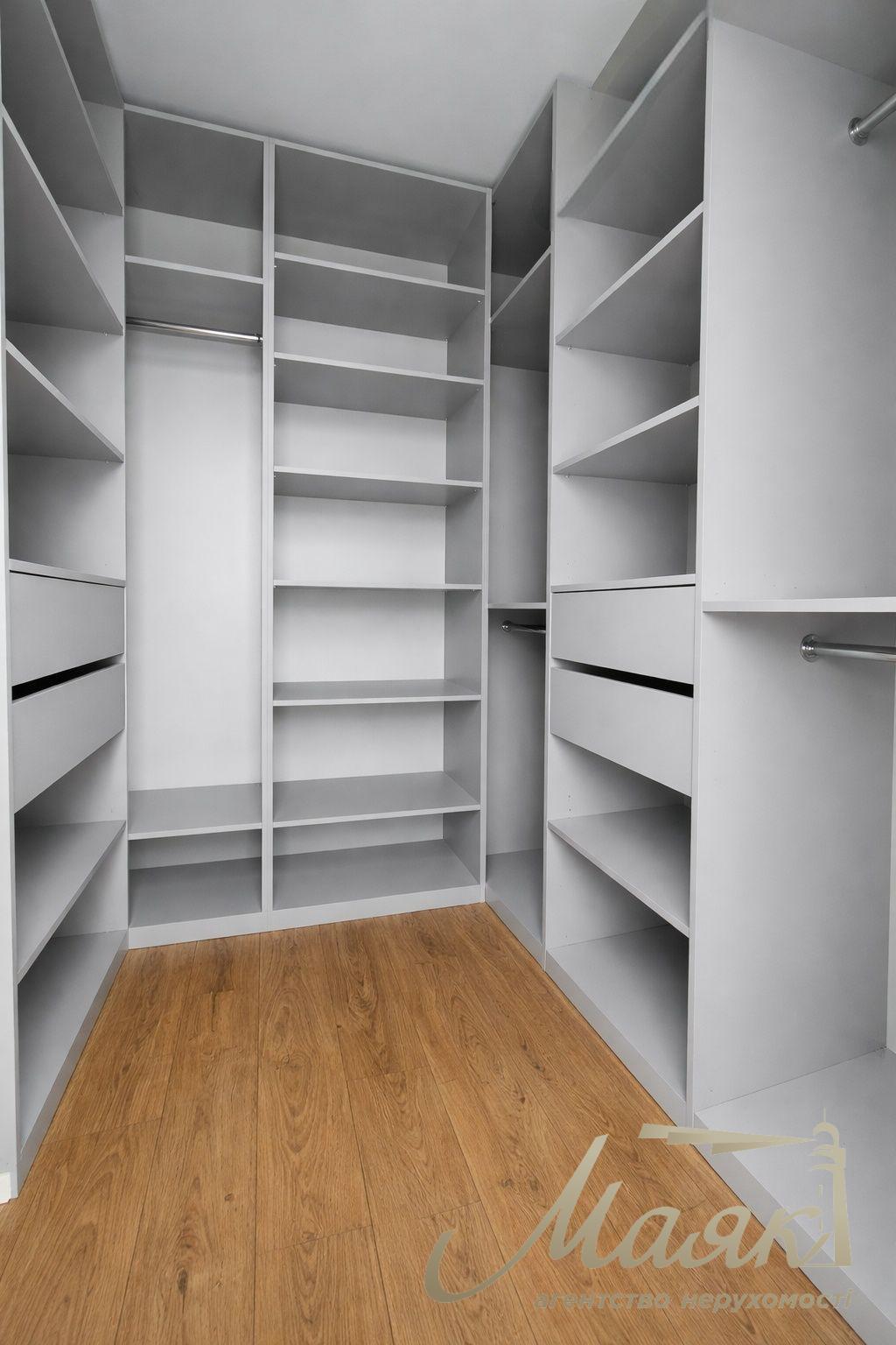 Продаж дуплексу з новим ремонтом, гаражем і власним бомбосховищем с.Крюківщина, котеджне містечко Beverly Hills (2 км від Києва).