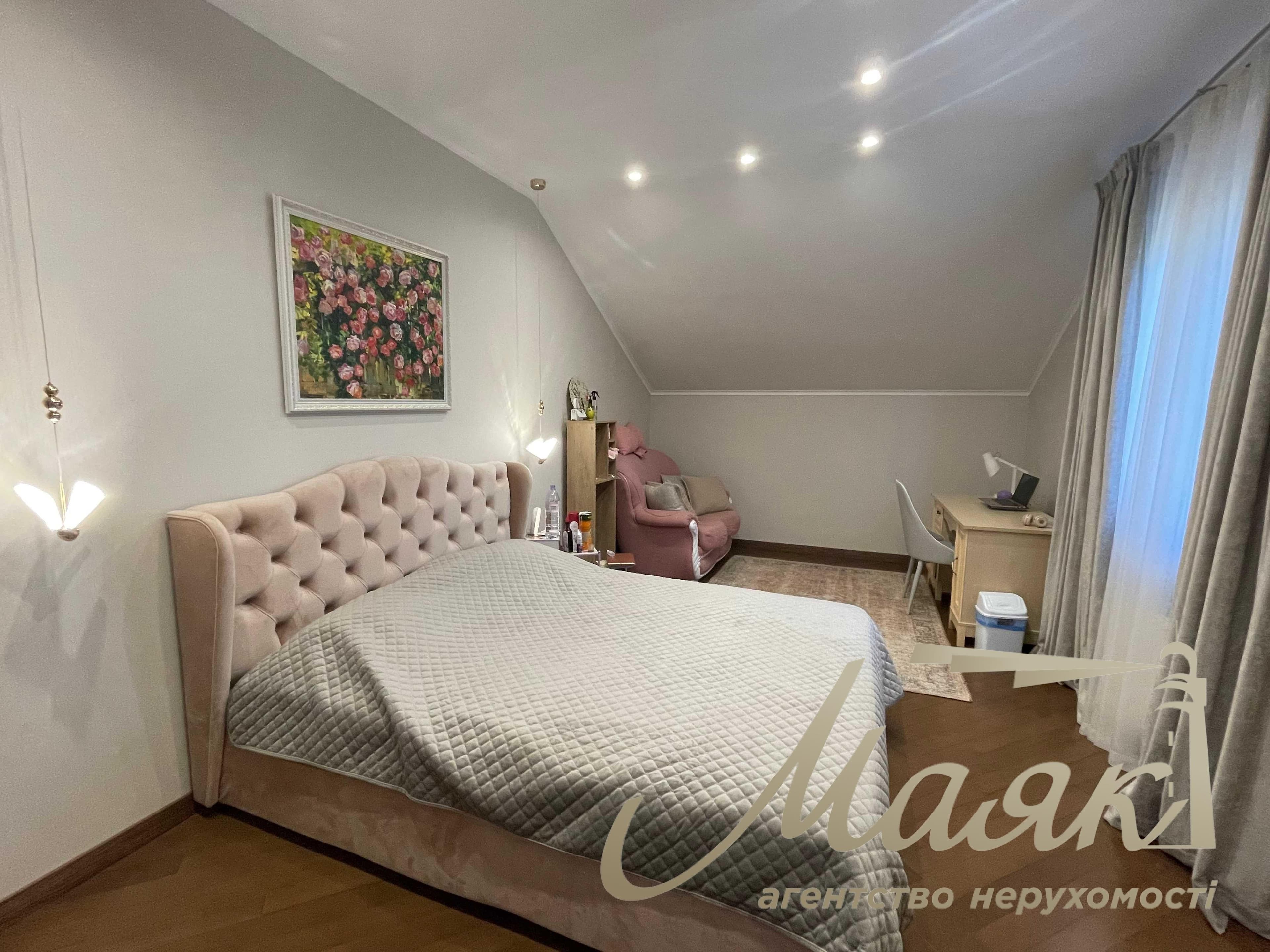 Оренда 3-поверхового котеджу (650 м²) з виходом до води, пляжем та басейном на 20 сотках