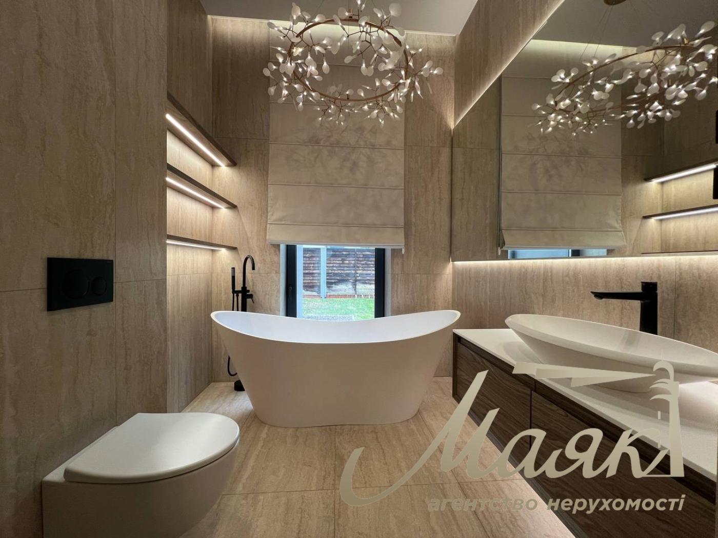 Modern one-storey house with swimming pool in Kozyń