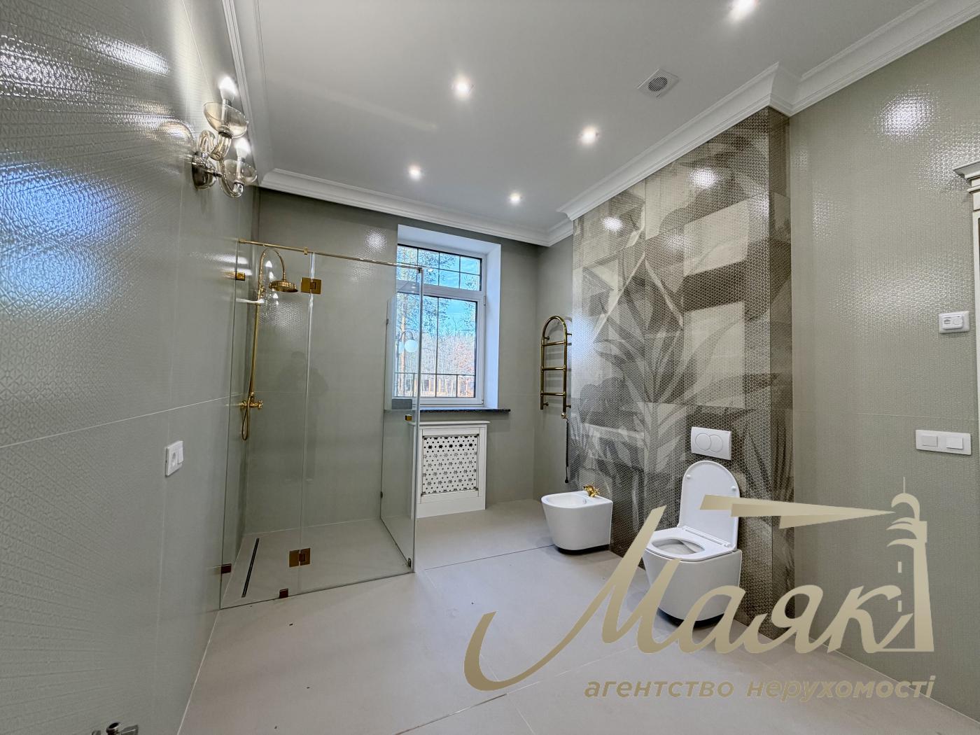 Продажа дома 418.6м2 с выходом до воды, участок 50 соток в КГ "Dream Village", с. Лебедевка