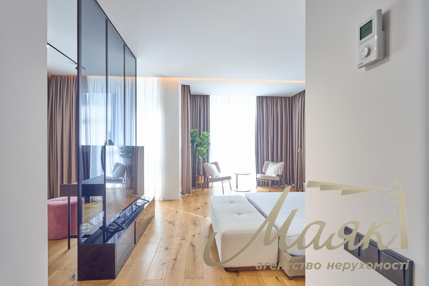 Rent 5-room apartment LCD Novopecherskie Lipki, Verkhoglyada street (Dragomirov)