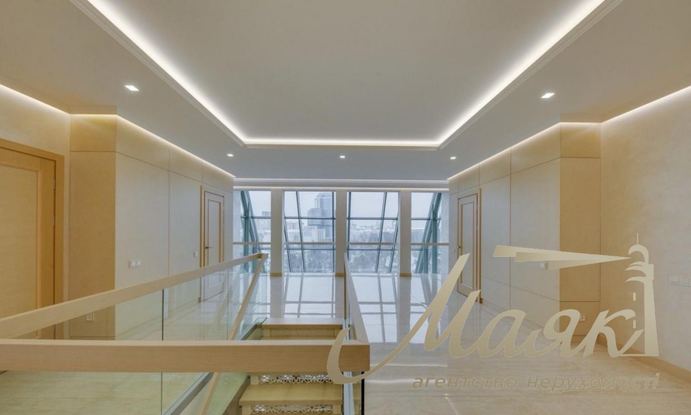 Penthouse for sale, Nazarovskaya St., Center