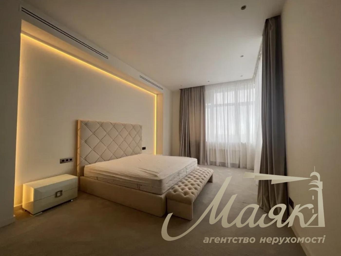 Rent 3-room apartment 198m2 st. Grushevskoho 9A