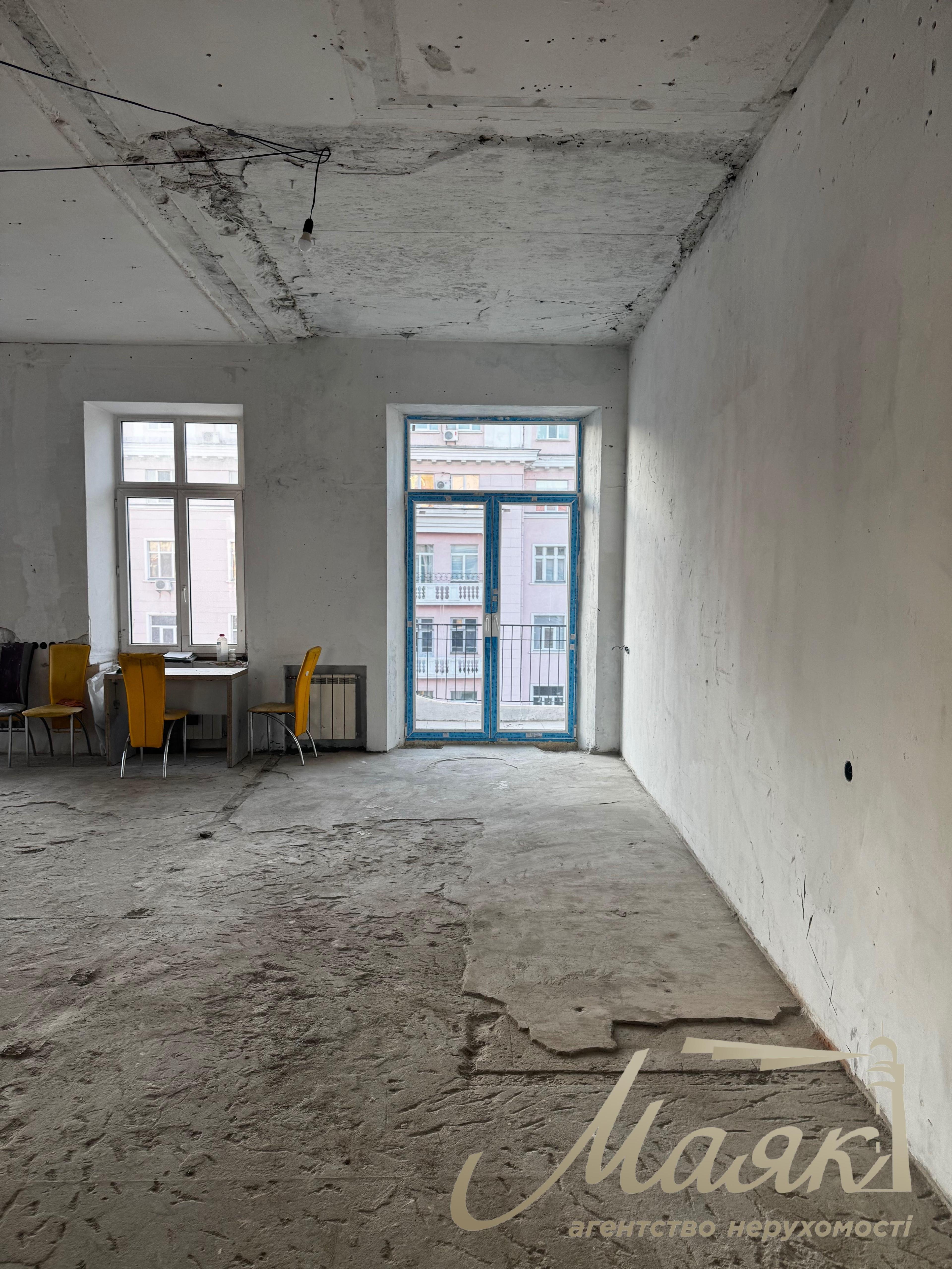 For sale 3-bedroom apartment, 137 m², Antonovicha str. 3A, the center of Kiev