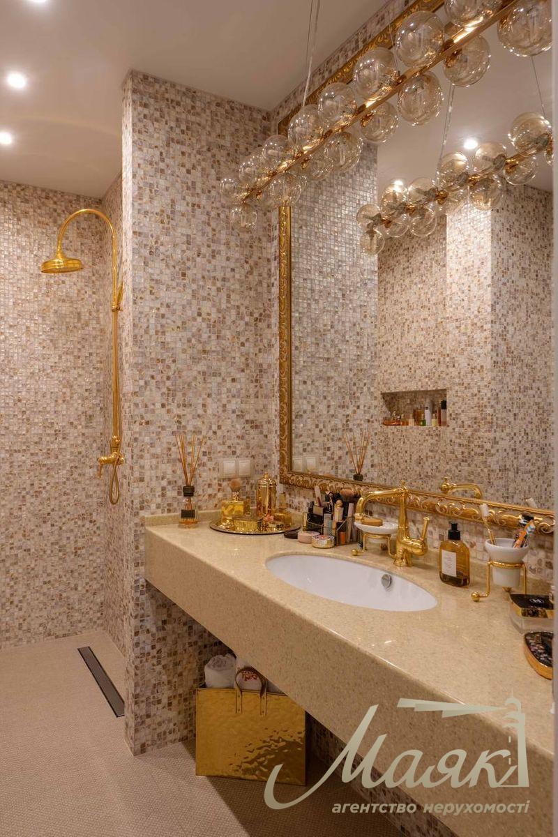 For sale apartment 102 m2 in LCD French Quarter 2, Predslavinskaya str. 40, Pechersky district