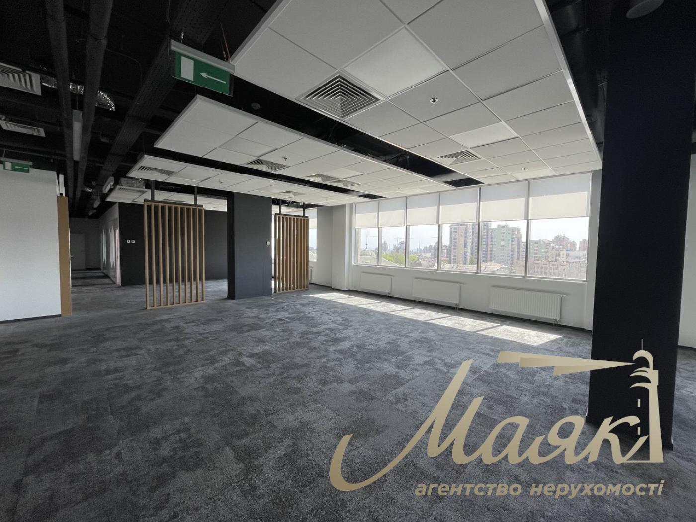 Office for rent with view 540m2 in the center, Senator Business Center