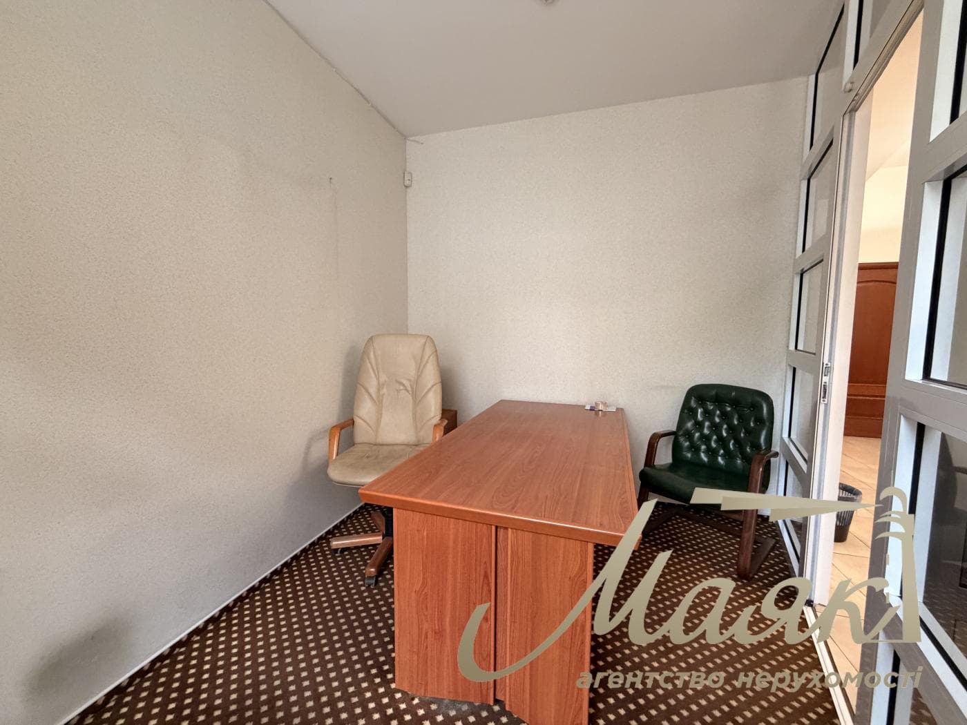 Аренда меблированного офиса 193 м², ул. Олеся Гончара, 15, Золотые ворота