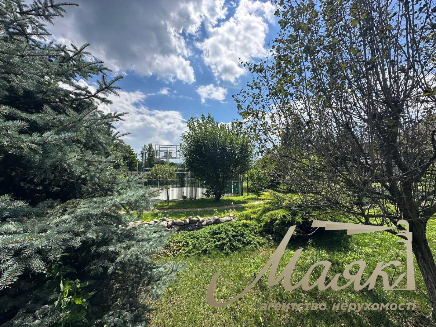 Продаж резиденції з двох будинків на 60 сотках землі на Хуторі Мриги, Голосіївський район.