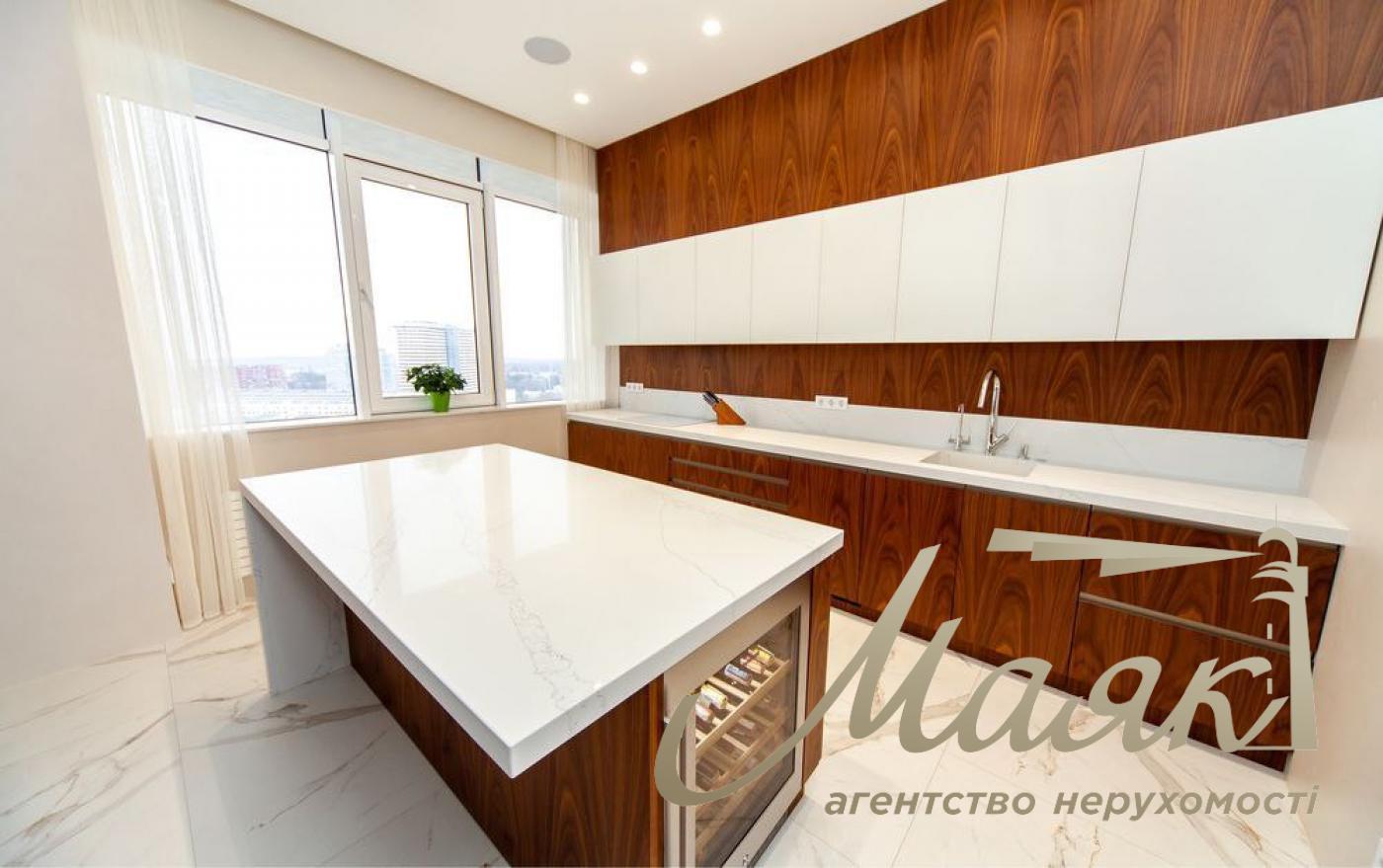 Sale of 4-room apartment, residential complex Solnechnaya Brama, Goloseevsky district!