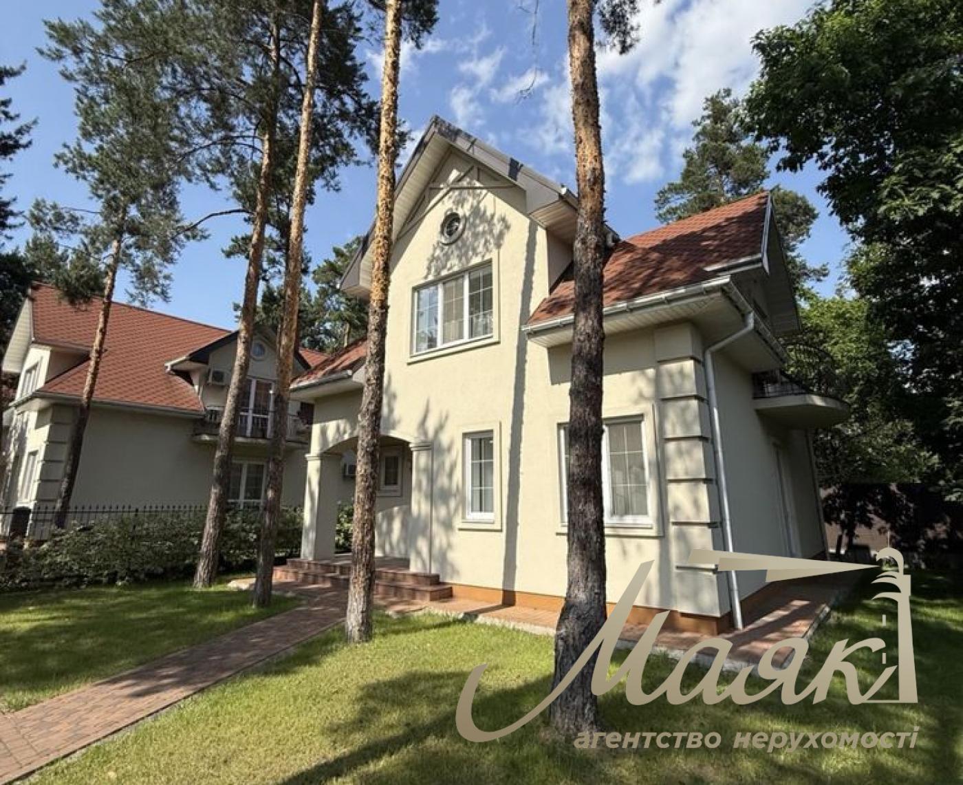 Продаж будинку в закритому КМ AlpenPark серед лісу