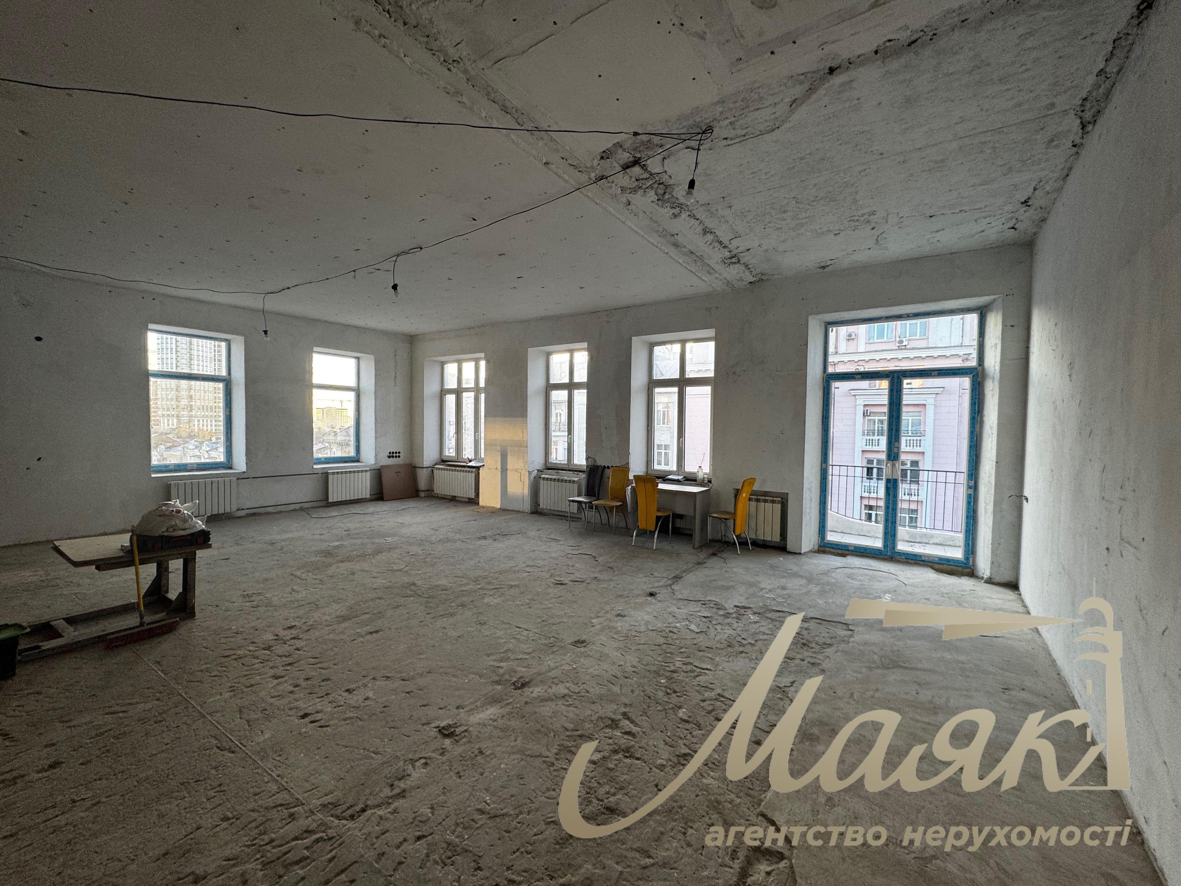 For sale 3-bedroom apartment, 137 m², Antonovicha str. 3A, the center of Kiev