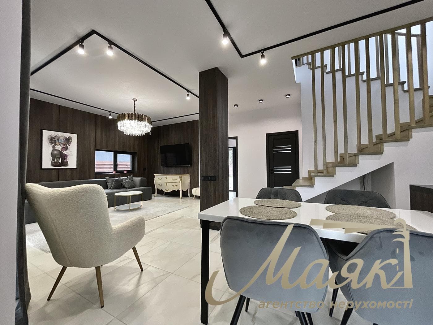 Rent a 150-square-meter two-story house in the “GoldFish” residential complex, Lebedevka, Vyshgorod District