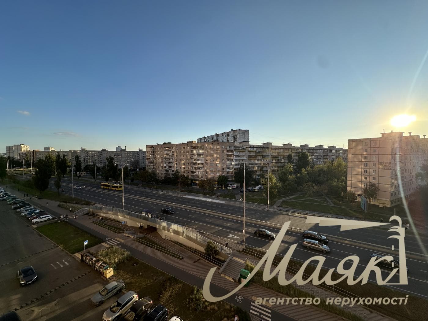 3-bedroom apartment (122 m²) for rent at 10-A Ivasyuka Ave.