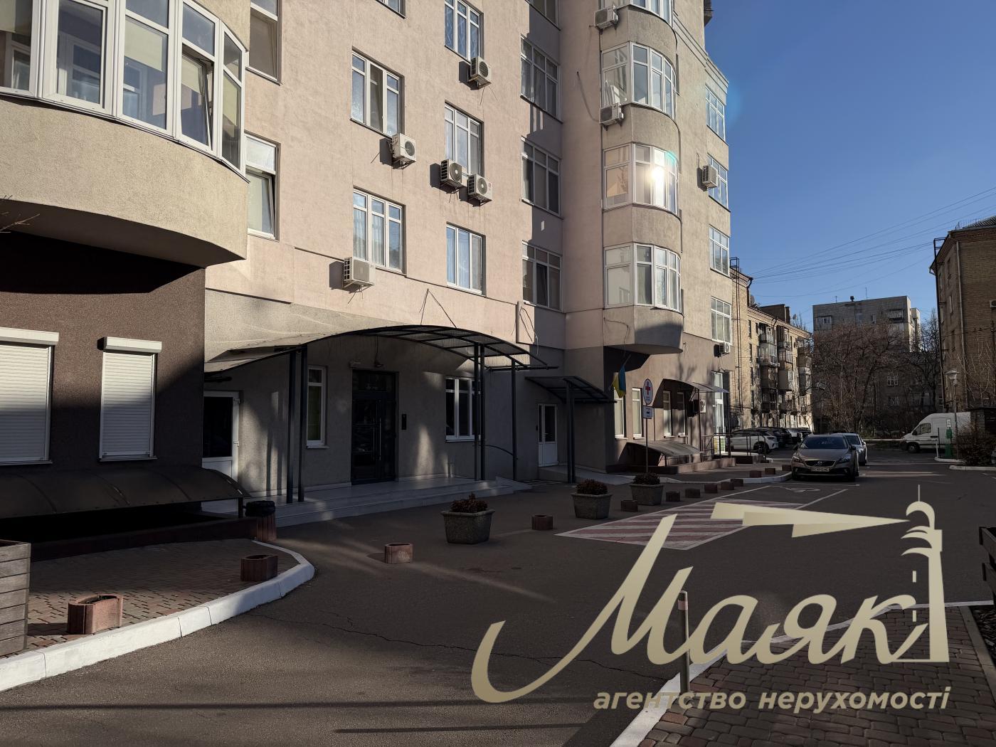 Оренда 3-х кімнатної квартири 130 кв.м. на вул.Преображенська 8Б