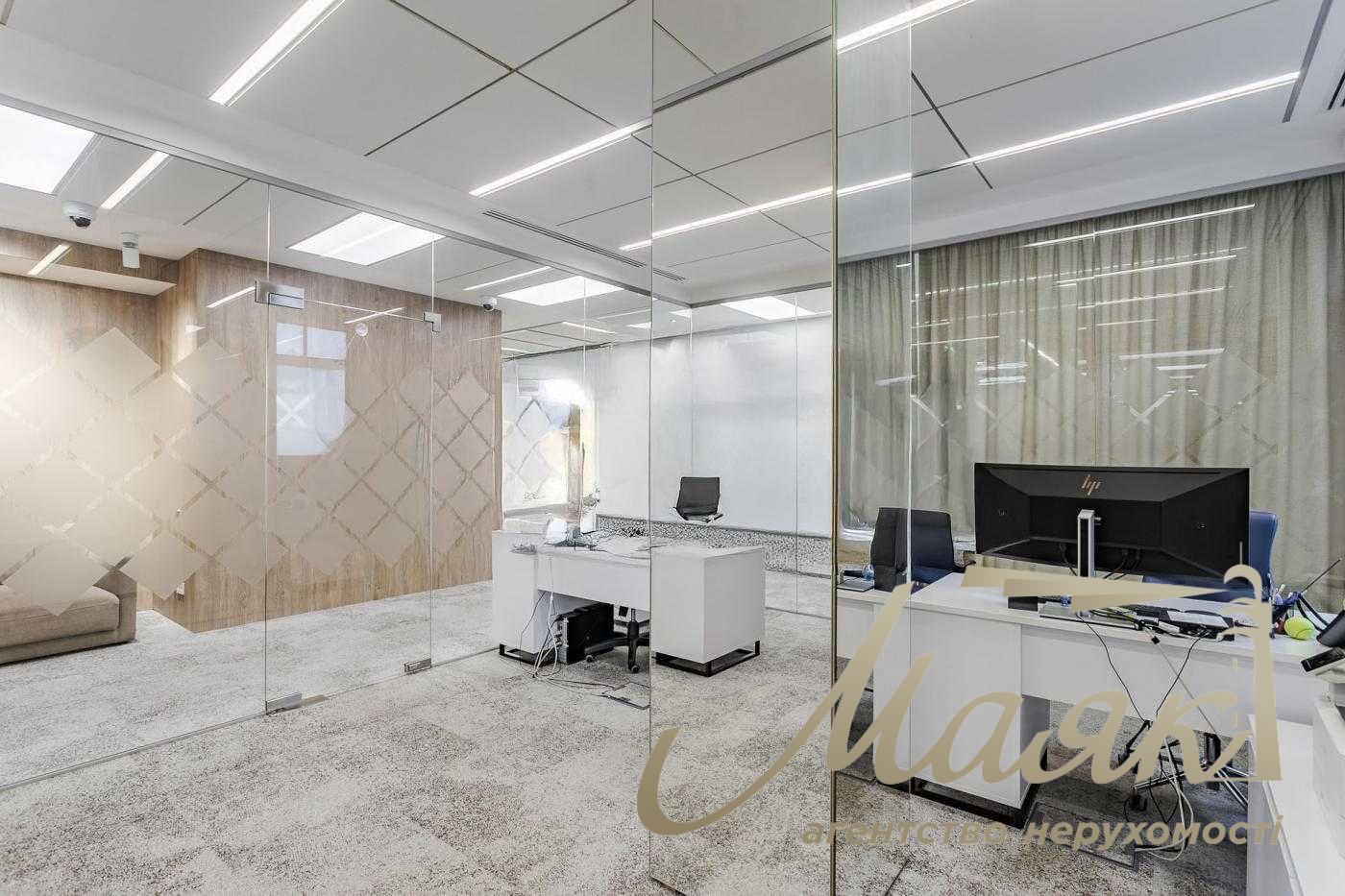 Office for rent 550 m2 in the center, metro station Arsenalna BC class A