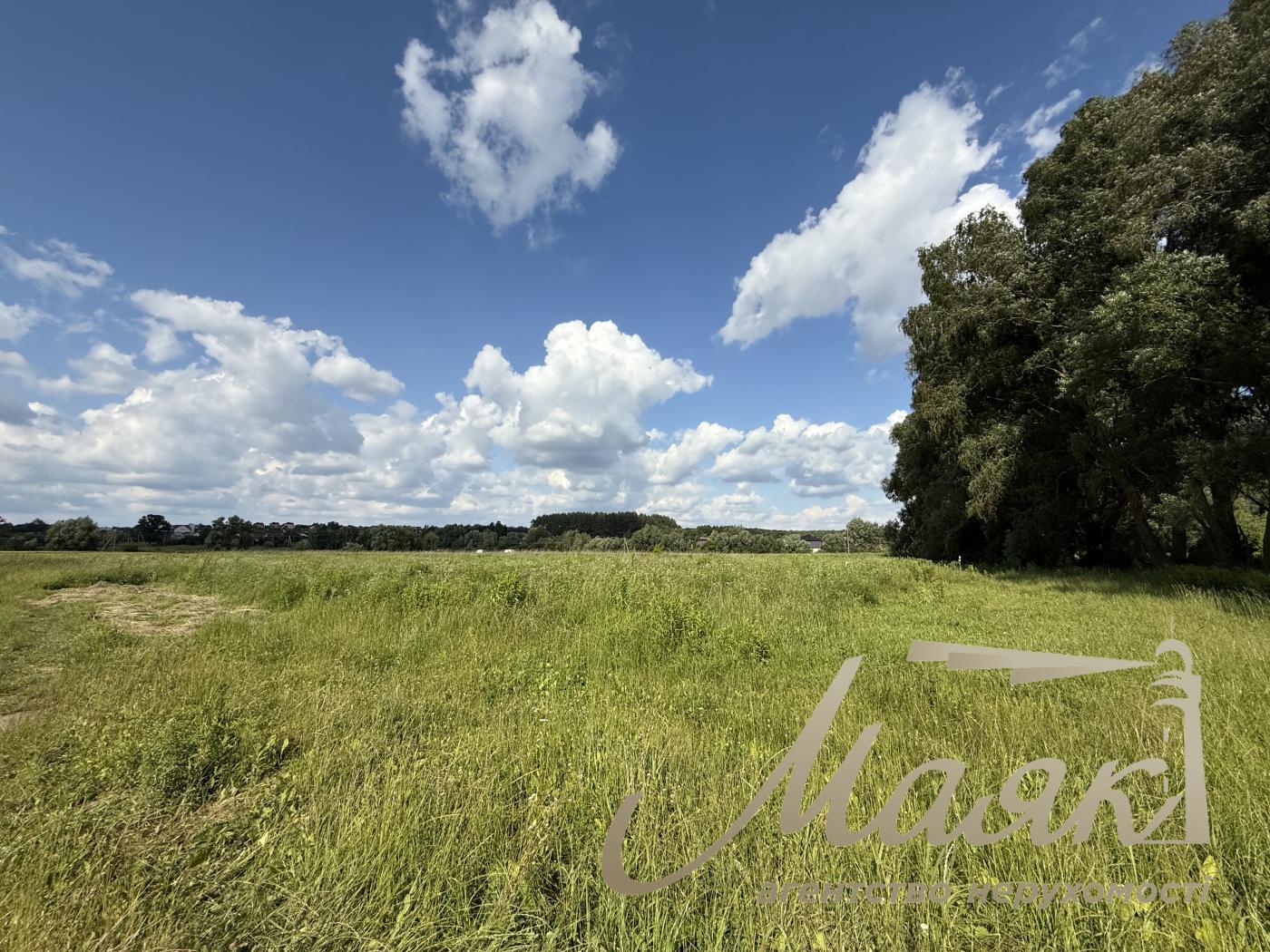 For sale / Land for ind. construction under cottage town Vita-pochtovaya / Yurovka