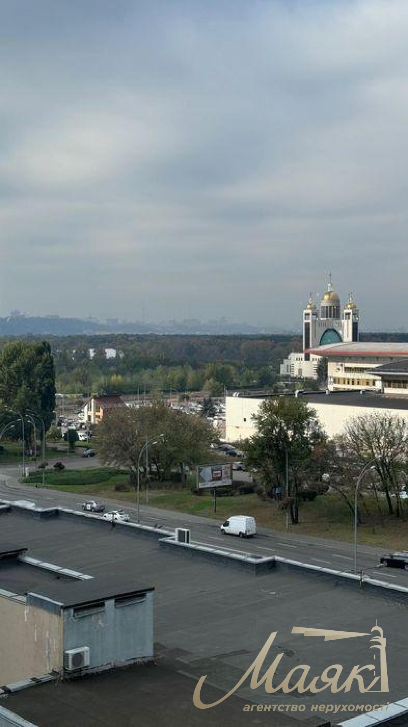Аренда офисного помещения 170м2 возле м. Левобережная, ул. Окипной