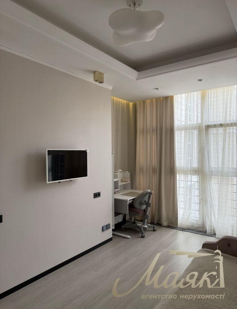 Продаж 2-кімнатної квартири площею 83 м² у ЖК «Французький квартал»