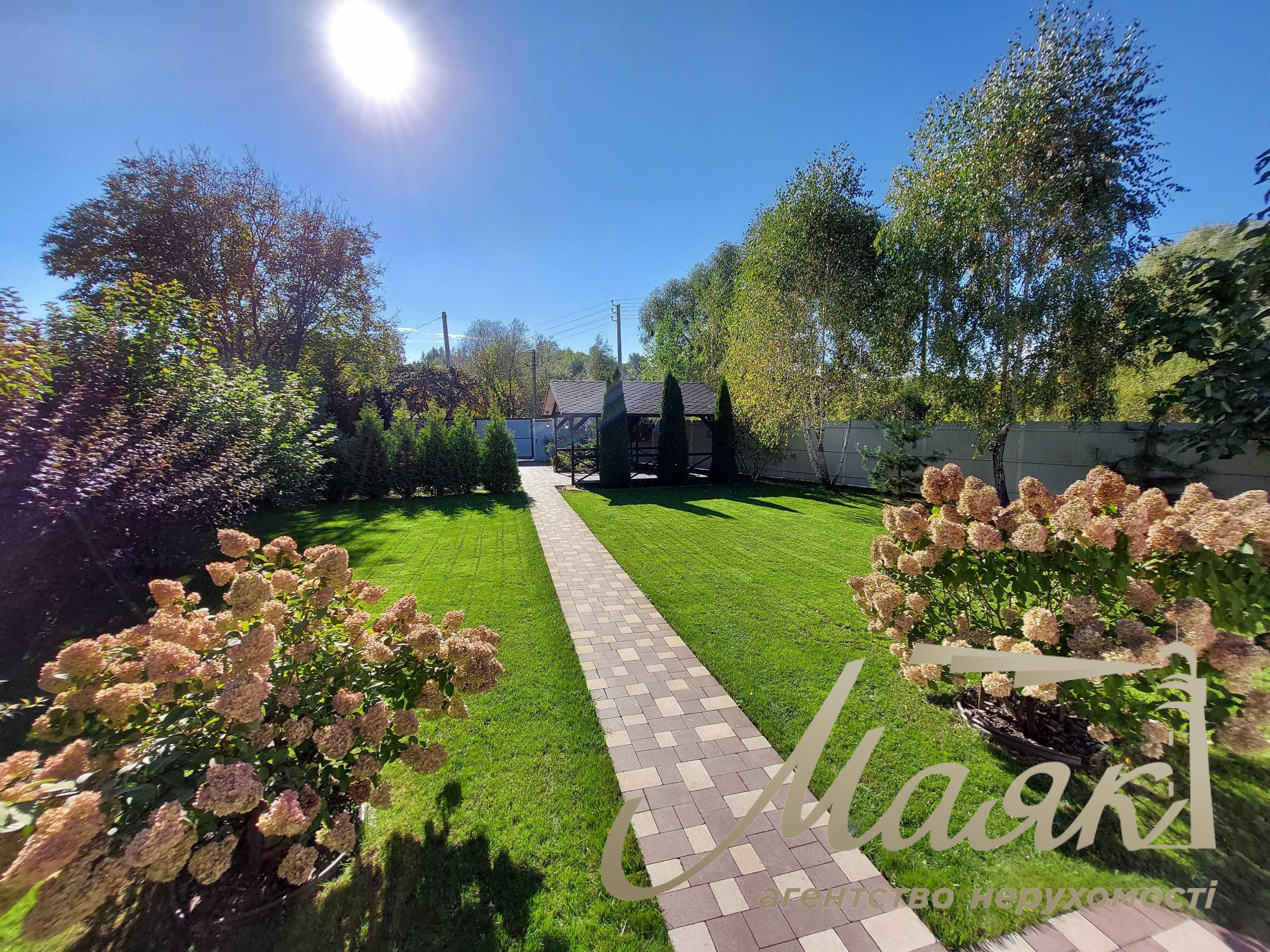 Продаж будинку з ремонтом 147м2 у Лісниках, біля озера.