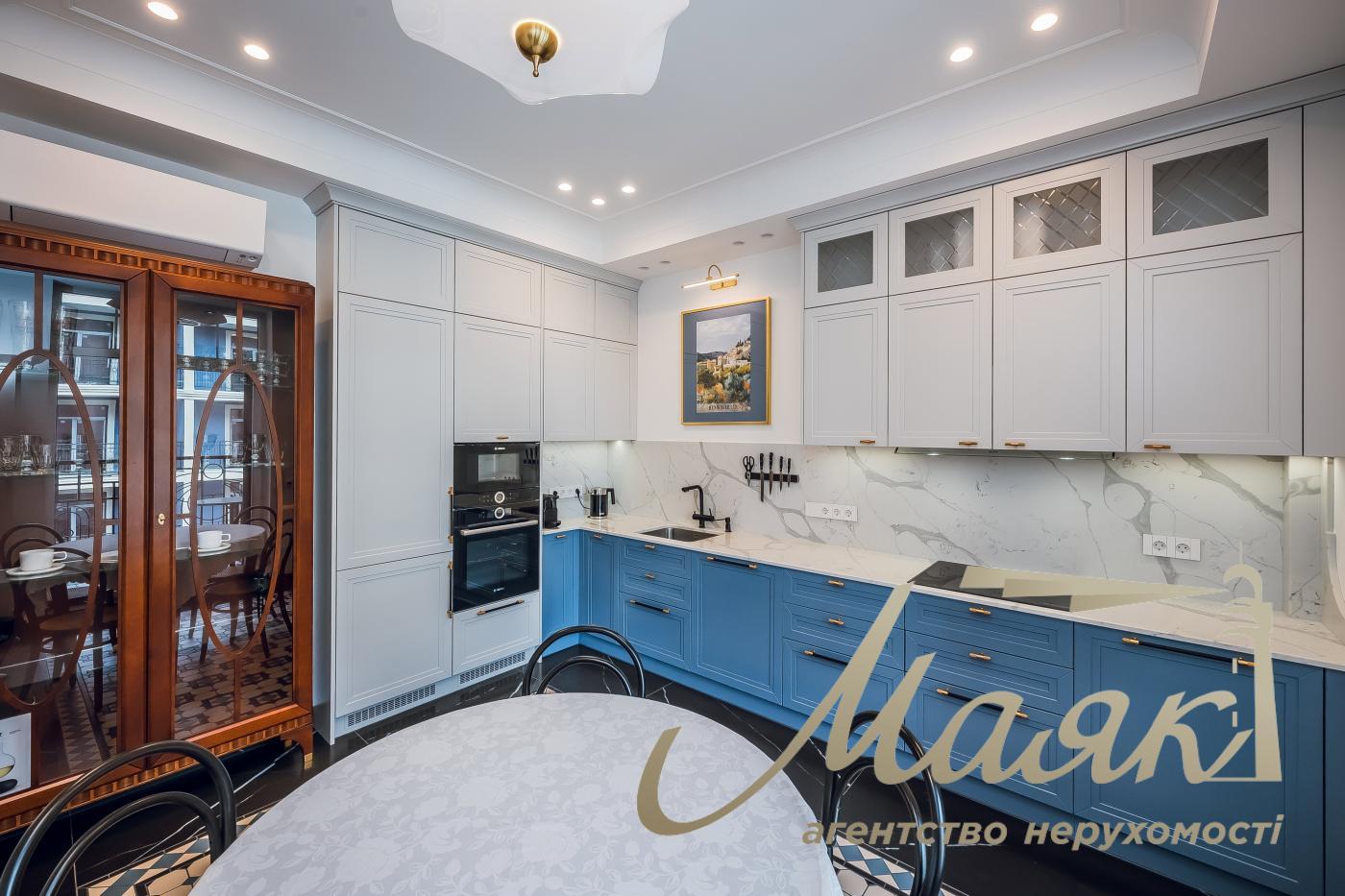 Продаж 3к квартири 99 м2, вул. Дегтярна 18, Воздвиженка. Дігтярна 18, Воздвиженка, Київ